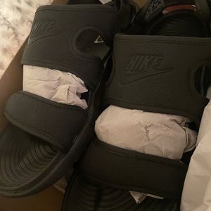 nike awasis size 9 womens nwt